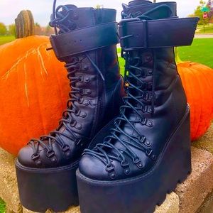 Current Mood Traitor Boots